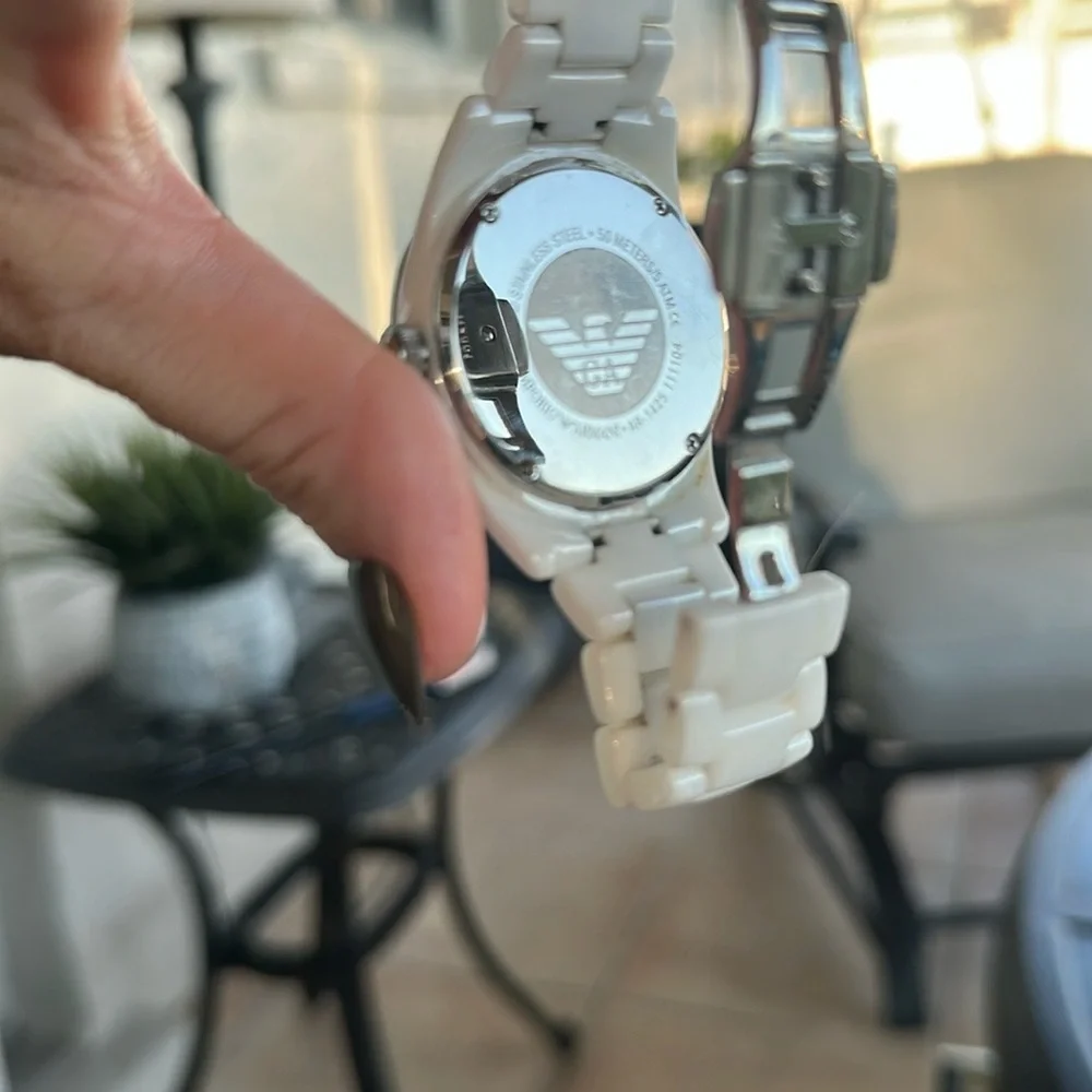 Emporio Armani Elegant White ceramic band Watch - Picture 4 of 10
